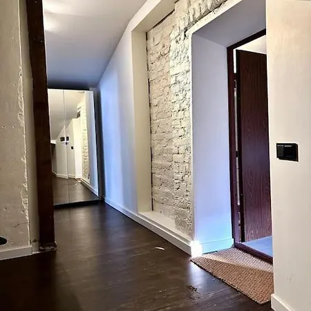 Historic Charm Your Old Town Retreat Lejlighed *