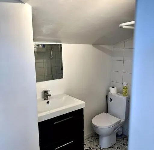 דירה Historic Charm Your Old Town Retreat